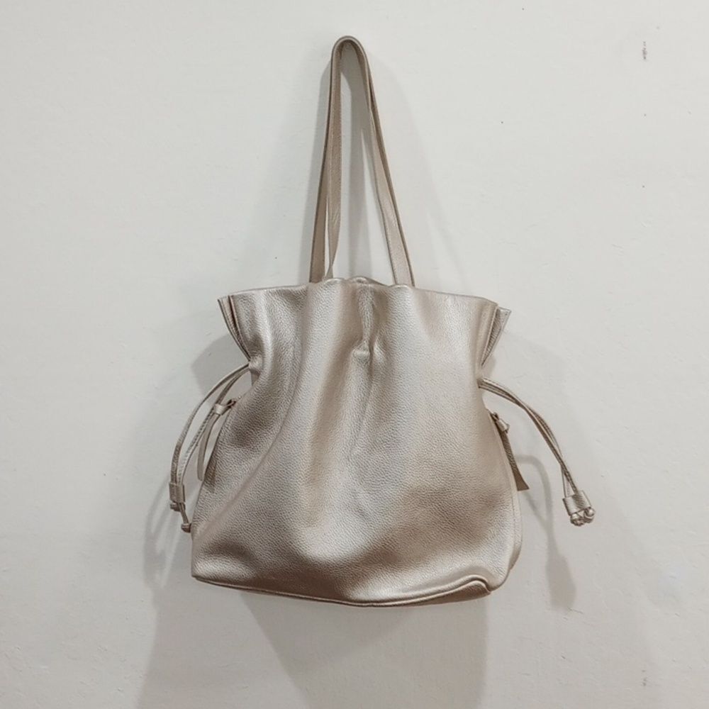 Tote Le Monde Champagne Gold Roma Cinch Soft Pebbled Leather Bag Purse - Nice! - Picture 4 of 15